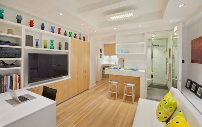 La adaptación de espacios mínimos para vivienda es algo casi universal. El de la imagen es un estudio en Nueva York.