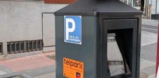 Uno de los nuevos parquímetros, en una calle donde antes no lo había, preparado ya para entrar en funcionamiento quizá el 1 de junio. (Foto: La Crónic@)