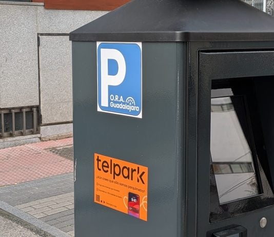 Uno de los nuevos parquímetros, en una calle donde antes no lo había, preparado ya para entrar en funcionamiento quizá el 1 de junio. (Foto: La Crónic@)