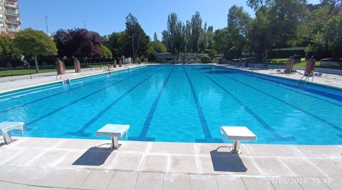 Piscina olímpica de San Roque en los días previos a la temporada de baños de 2026.