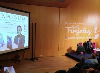 Homenaje de Guadalajara al torero Sánchez Vara Sánchez Vara y su biógrafo en la presentación del libro que glosa su trayectoria.