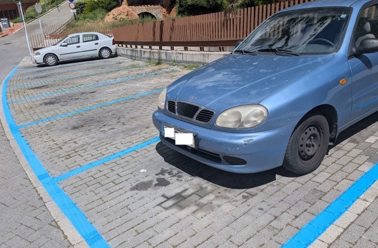 Nuevas plazas de zona azul donde hasta ahora el aparcamiento era libre. (Foto: La Crónic@)