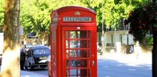 La cabina roja cumple 100 años Cabina de teléfonos en Londres en 2007. (Foto: La Crónic@)