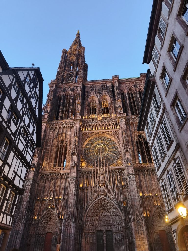 Catedral de Notre Dame de Estrasburgo en la hora azul. (Foto: Jesús Orea)