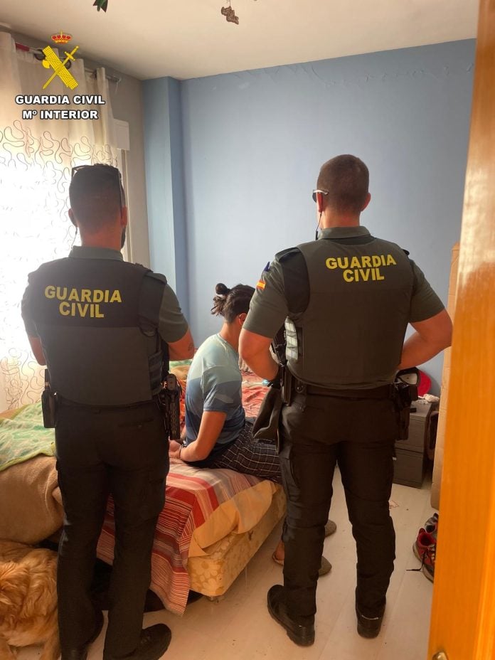 Detenido en un chalé de Pozo de Guadalajara. (Foto: Guardia Civil)