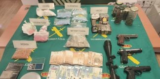 Armas de fuego, droga, dinero y Viagra en Alovera Droga en Alovera.