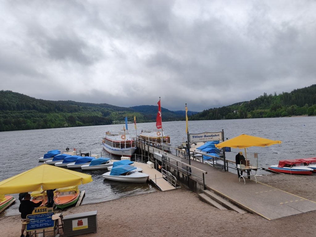 Embarcadero del lago Titisee, de origen glacial. (Foto: Jesús Orea)