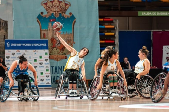 Imagen del partido entre España y Francia del torneo de repesca para el Mundial de Baloncesto en Silla 2026.