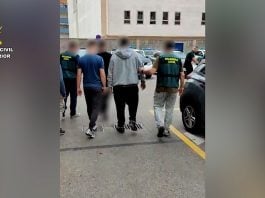 Detenidos.
