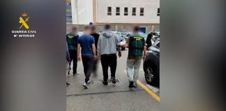 Detenidos.
