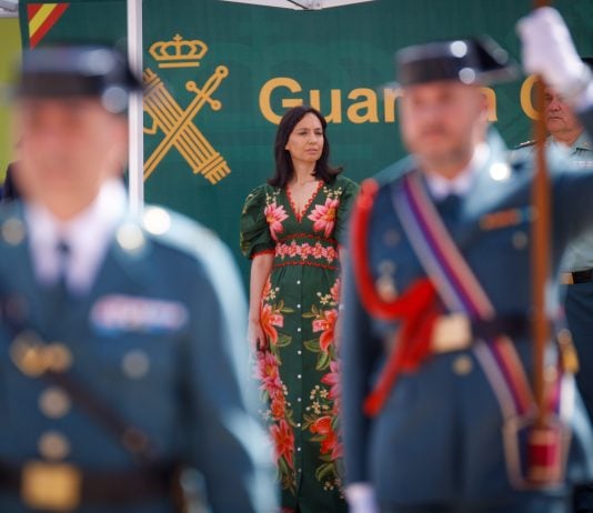 La directora de la Guardia Civil eclipsa, con su vestuario y su polémica, a la «guadalajareña» coronel Cristina Moreno, que ya habla catalán La directora general de la Guardia Civil, Mercedes González Fernández, durante la toma de posesión de la coronel Cristina Moreno como nueva jefa de la comandancia de la Guardia Civil de Barcelona. (Fotos: Kike Rincón / Europa Press)