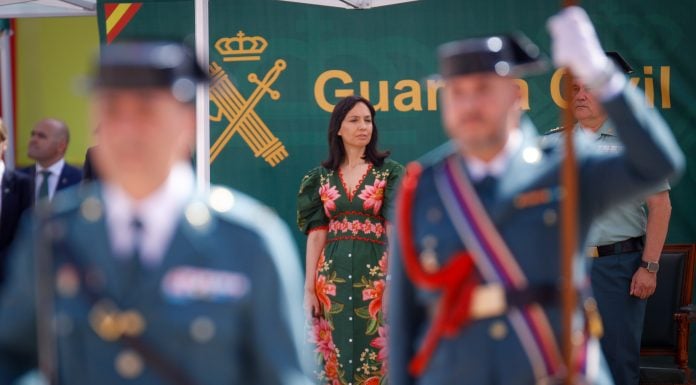 La directora de la Guardia Civil eclipsa, con su vestuario y su polémica, a la «guadalajareña» coronel Cristina Moreno, que ya habla catalán La directora general de la Guardia Civil, Mercedes González Fernández, durante la toma de posesión de la coronel Cristina Moreno como nueva jefa de la comandancia de la Guardia Civil de Barcelona. (Fotos: Kike Rincón / Europa Press)