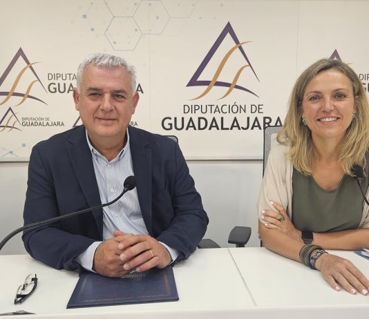 El presidente de la Diputación de Guadalajara, José Luis Vega y la alcaldesa seguntina, María Jesús Merino.