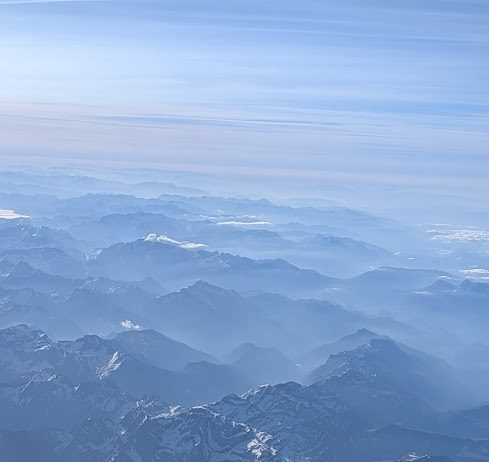 Los Pirineos desde el aire el 1 de junio de 2026. (Foto: La Crónic@)