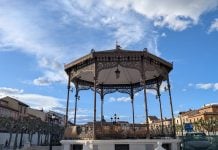 PP y Vox están al borde de la ruptura en el Ayuntamiento… de Alcalá de Henares Plaza de Cervantes en Alcalá de Heanres. (Foto: La Crónic@)