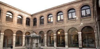 La Universidad de Alcalá está entre las mejores de España para estudiar Historia Los estudios de Historia en la Universidad de Alcalá se imparten en el Colegio de Málaga, un edificio histórico en el centro de la ciudad complutense.