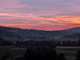 Atardecer en una ciudad europea en julio de 2026. (Foto: La Crónic@)