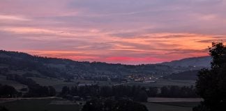 ¿Dónde intentas este lunes escapar de la ola de calor? Atardecer en una ciudad europea en julio de 2026. (Foto: La Crónic@)