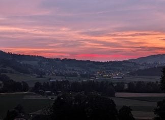 ¿Dónde intentas este lunes escapar de la ola de calor? Atardecer en una ciudad europea en julio de 2026. (Foto: La Crónic@)