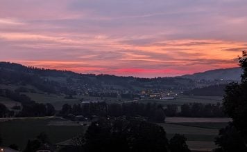 ¿Dónde intentas este lunes escapar de la ola de calor? Atardecer en una ciudad europea en julio de 2026. (Foto: La Crónic@)