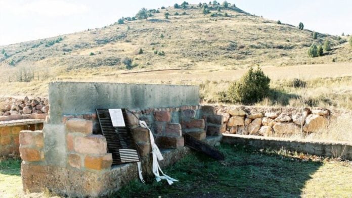 Barbacoa donde se inició el incendio de Riba de Saelices en 2005.
