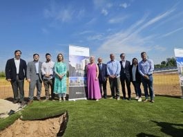 Acto de colocación de la primera piedra de una promoción de 234 viviendas protegidas de la cooperativa Greenhabitat, en el barrio de Aguas Vivas. (Foto: EP)