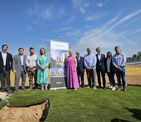 Acto de colocación de la primera piedra de una promoción de 234 viviendas protegidas de la cooperativa Greenhabitat, en el barrio de Aguas Vivas. (Foto: EP)