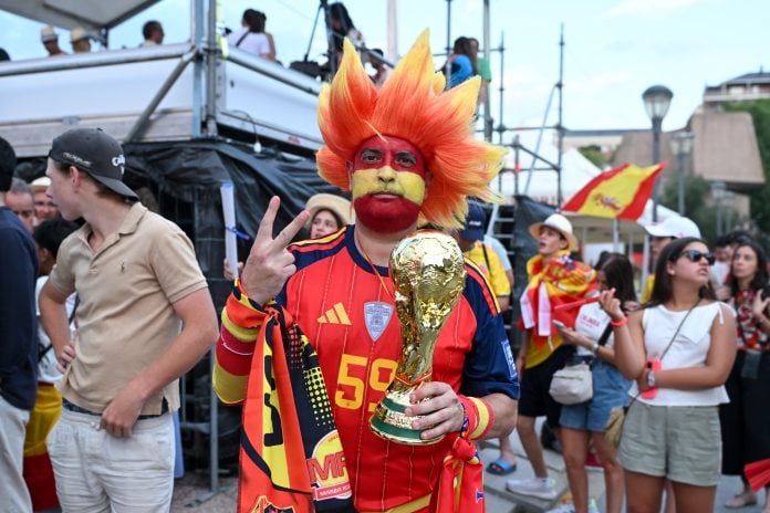 Un aficionado en el España-Bélgica. (Foto: Gustavo Valente / EP)