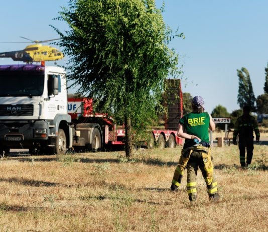 Puesto de mando en el incendio de la Mierla, en Tamajón.