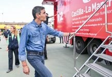 Pedro Sánchez, de La Mareta a Yebes para ver el eclipse El presidente del Gobierno, Pedro Sánchez, durante su reciente visita al Puesto de Mando Avanzado por el incendio de La Mierla, el 22 de julio de 2026, en Tamajón.