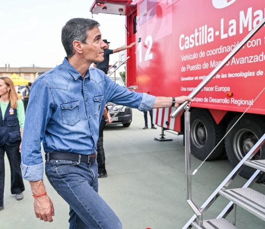 Pedro Sánchez, de La Mareta a Yebes para ver el eclipse El presidente del Gobierno, Pedro Sánchez, durante su reciente visita al Puesto de Mando Avanzado por el incendio de La Mierla, el 22 de julio de 2026, en Tamajón.