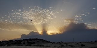 La nube de humo tapaba completamente el sol la tarde del jueves en Madrid.