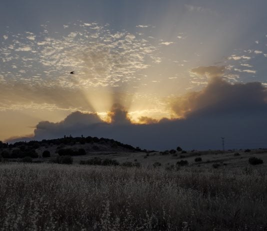 La nube de humo tapaba completamente el sol la tarde del jueves en Madrid.