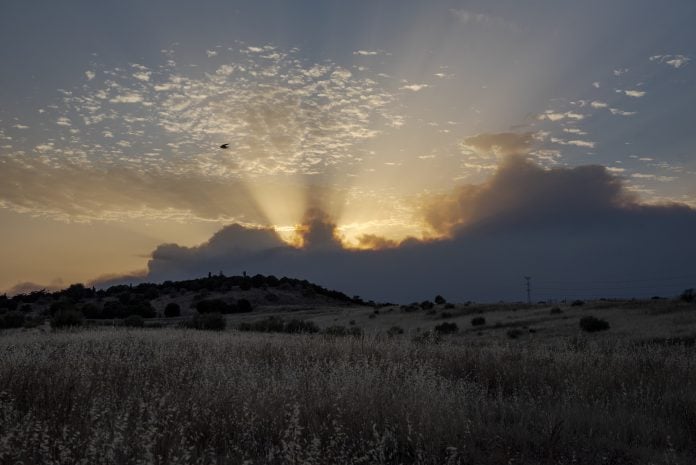 La nube de humo tapaba completamente el sol la tarde del jueves en Madrid.