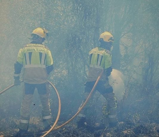 El eclipse puede traer incendios forestales Bomberos del Ayuntamiento de Guadalajara trabajando en la extinción del incendio de La Mierla. REMITIDA / HANDOUT por AYUNTAMIENTO DE GUADALAJARA Fotografía remitida a medios de comunicación exclusivamente para ilustrar la noticia a la que hace referencia la imagen, y citando la procedencia de la imagen en la firma 24/7/2026