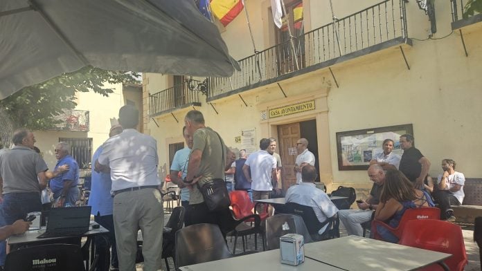 Los alcaldes de la Sierra Norte reunidos en Cogolludo. (Foto: EP)