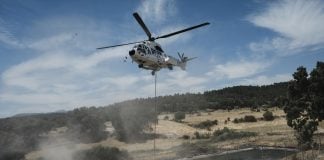 120 kilómetros de perímetro y dos flancos diferentes tras 4 días de incendio, con nuevos pueblos evacuados Un helicóptero durante las labores de extinción del incendio, a 18 de julio de 2026, en La Mierla, Guadalajara, Castilla-La Mancha (España). El fuego sigue activo en varios frentes y avanza hacia el municipio de Semillas, ha obligado a evacuar a 529 vecinos de once municipios y ya ha arrasado 3.483 hectáreas. Mateo Lanzuela / Europa Press 18 JULIO 2026;INCENDIO FORESTAL 18/7/2026