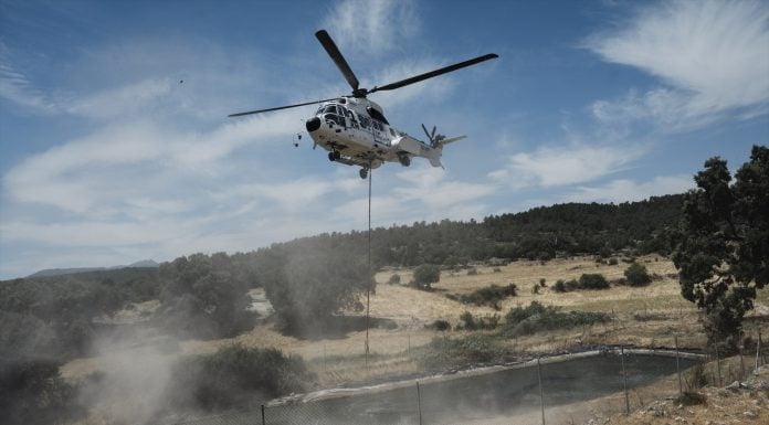 120 kilómetros de perímetro y dos flancos diferentes tras 4 días de incendio, con nuevos pueblos evacuados Un helicóptero durante las labores de extinción del incendio, a 18 de julio de 2026, en La Mierla, Guadalajara, Castilla-La Mancha (España). El fuego sigue activo en varios frentes y avanza hacia el municipio de Semillas, ha obligado a evacuar a 529 vecinos de once municipios y ya ha arrasado 3.483 hectáreas. Mateo Lanzuela / Europa Press 18 JULIO 2026;INCENDIO FORESTAL 18/7/2026