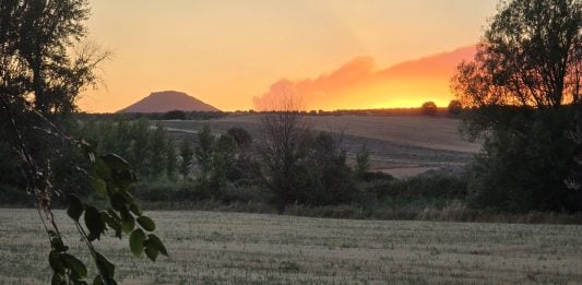 La Junta no quiere ceder la gestión del incendio de la Sierra Norte al Estado El incendio de La Mierla, desde Valdearenas. (Foto: Ángel Fernández)