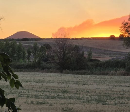 El incendio de La Mierla, desde Valdearenas. (Foto: Ángel Fernández)