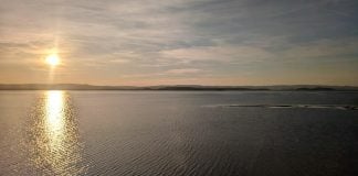 Escapada al mar: El encanto de los «Seaside Towns» amanecer en el mar