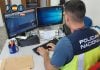 Un agente de la Policía Nacional trabaja en el caso.