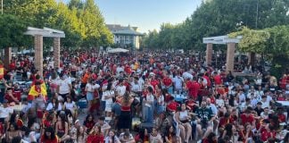 Toda Guadalajara estuvo con la selección En Cabanillas, la Plaza del Pueblo se llenó de aficionados para asistir a la victoria de la selección española de fútbol, de nuevo campeona del mundo.