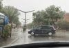 Cruzando la Avenida del Ejército bajo una intensa lluvia. (Foto: La Crónic@)