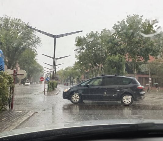 Guadalajara es la 7ª ciudad de España donde mejor se conduce, según un estudio Cruzando la Avenida del Ejército bajo una intensa lluvia. (Foto: La Crónic@)
