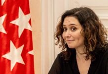Díaz Ayuso y su nueva aportación: del «me gusta la fruta» al «chao, pescao» de este lunes Expresivo gesto de Isabel Díaz Ayuso.