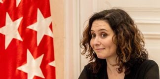 Díaz Ayuso y su nueva aportación: del «me gusta la fruta» al «chao, pescao» de este lunes Expresivo gesto de Isabel Díaz Ayuso.