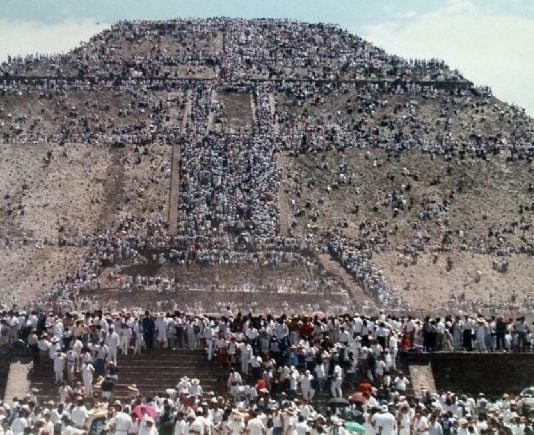 EL PASEANTE / Mi eclipse de 1991 La pirámide del Sol de Teotihuacán antes del largo de eclipse de 1991, en una fotografía de la época.
