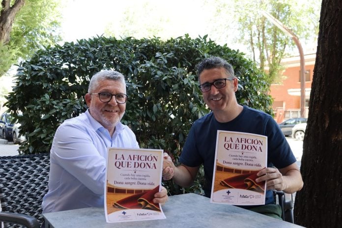 El presidente de la Asociación de Donantes de Sangre de Guadalajara, Nacho Redondo, y el presidente de la Federación Taurina de Guadalajara, Jerónimo Taracena.