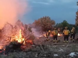 En la extinción del incendio de El Recuenco se ha trabajado durante toda la noche del viernes al sábado.